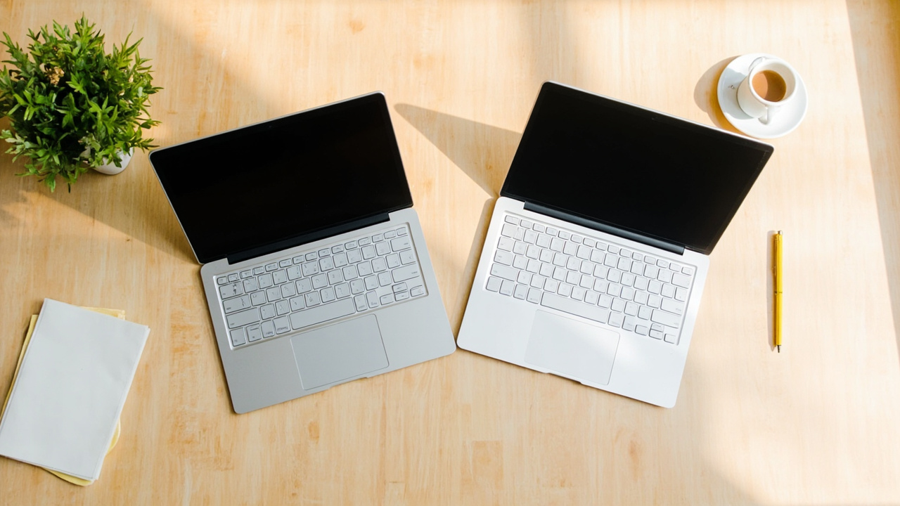 MacBook Pro 14 M5 vs Dell XPS 16 side by side